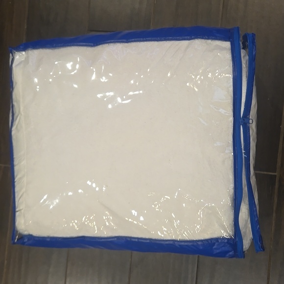 Simply Shabby Chic Plush Arctic White Satin F/Q Blanket - Picture 5 of 7